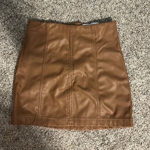 I am selling this brown leather skirt. Size Medium